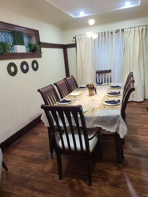 3 Bedroom House In Toronto Downtown 0*,  Canadá
